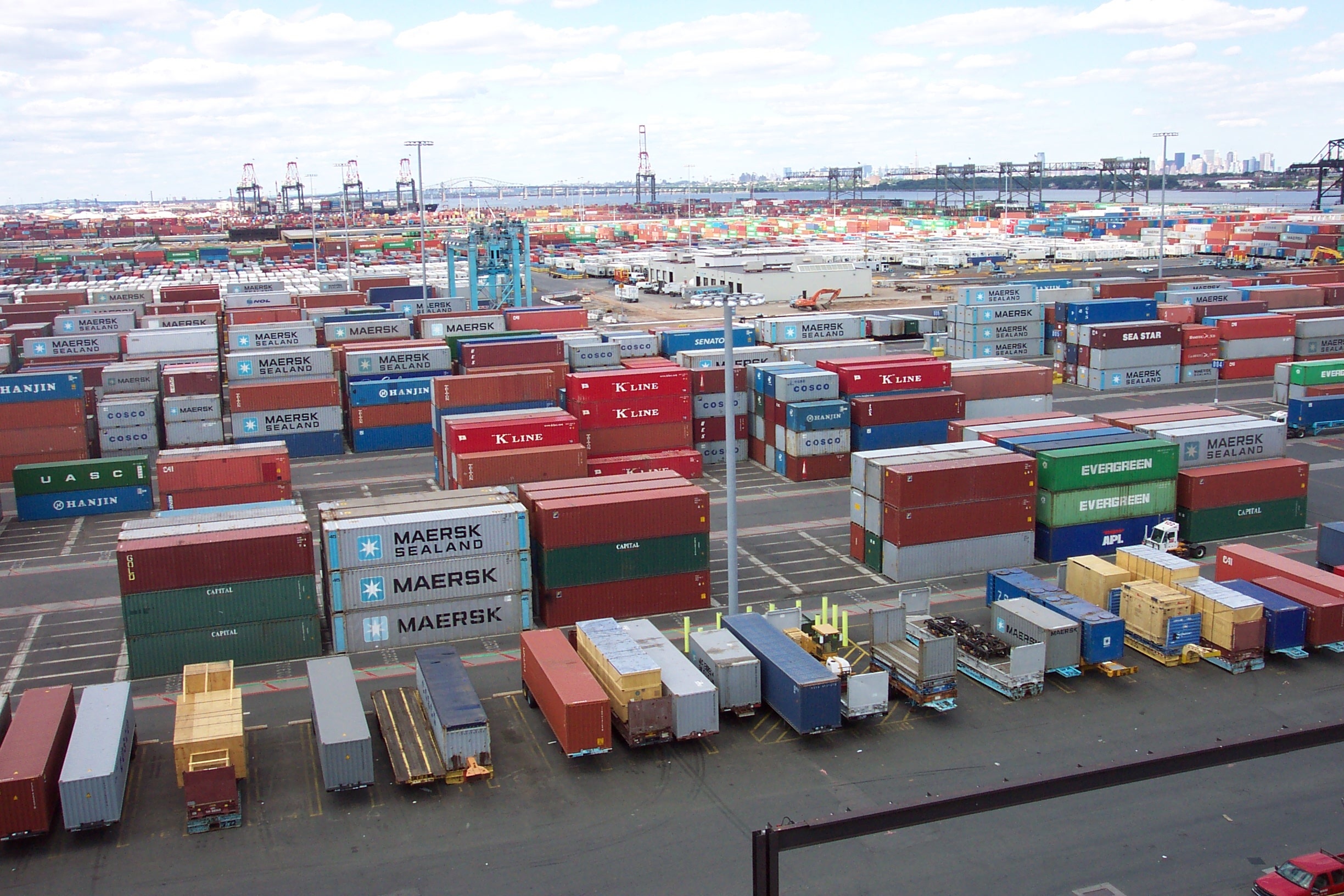 food and beverage distribution company Vietnam - Container and Logistics